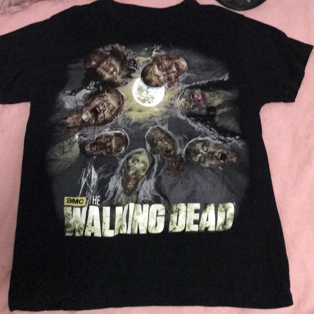 Walking Dead graphic print Size XL T-shirt.